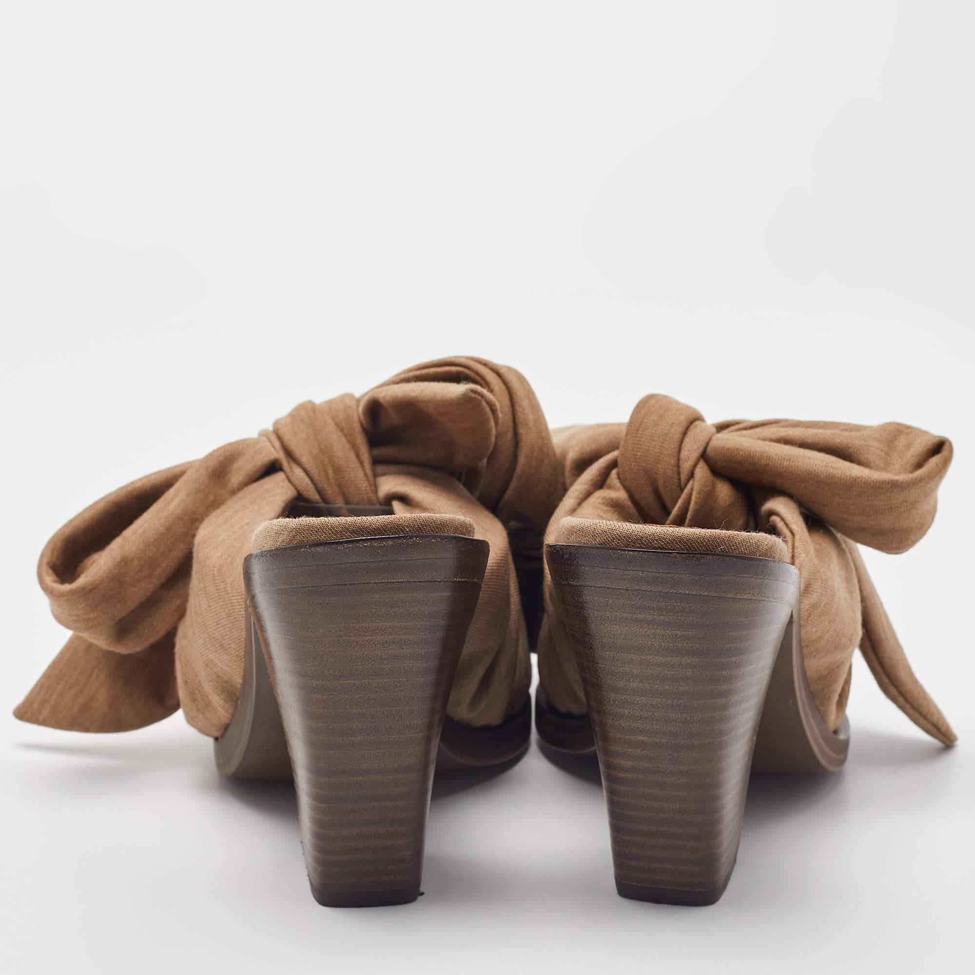 Burberry Brown Fabric Scarf Tie Mules Size 40 In New Condition In Dubai, Al Qouz 2