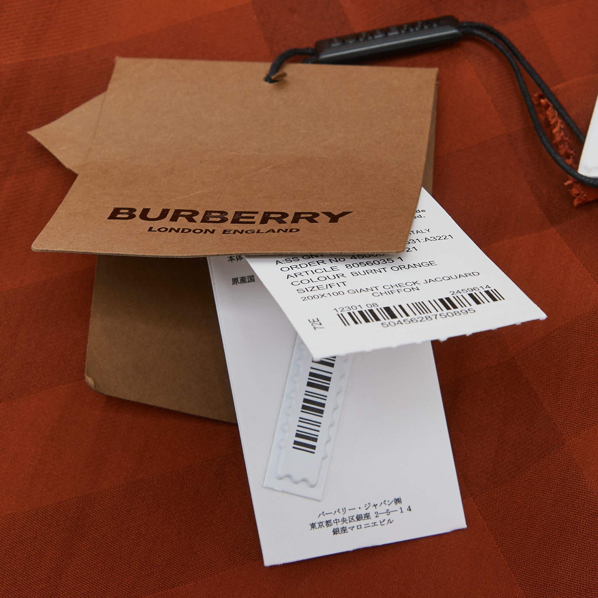 Burberry Brauner Riesenkarierter Seidenschal aus Chiffon im Angebot 3