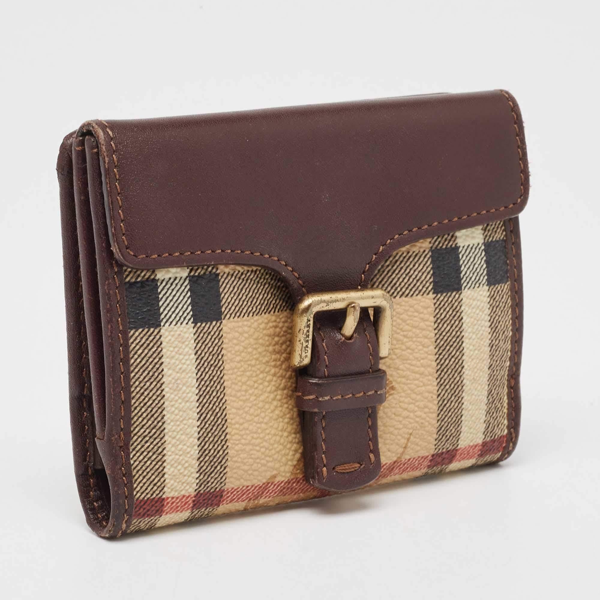 Donna Burberry Portafoglio compatto con fibbia in pelle Haymarket Check Coates Marrone in vendita