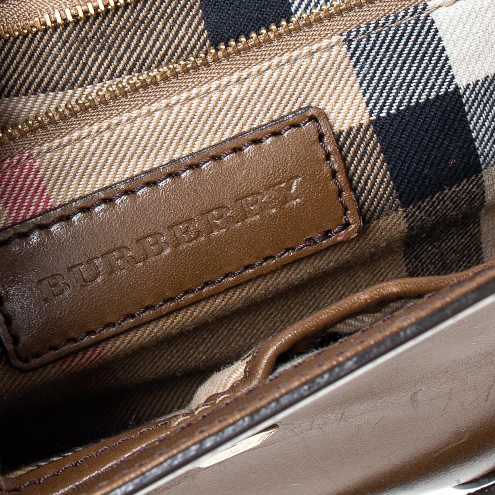 Burberry Brown Leather Abbott Shoulder Bag In Fair Condition For Sale In Dubai, Al Qouz 2