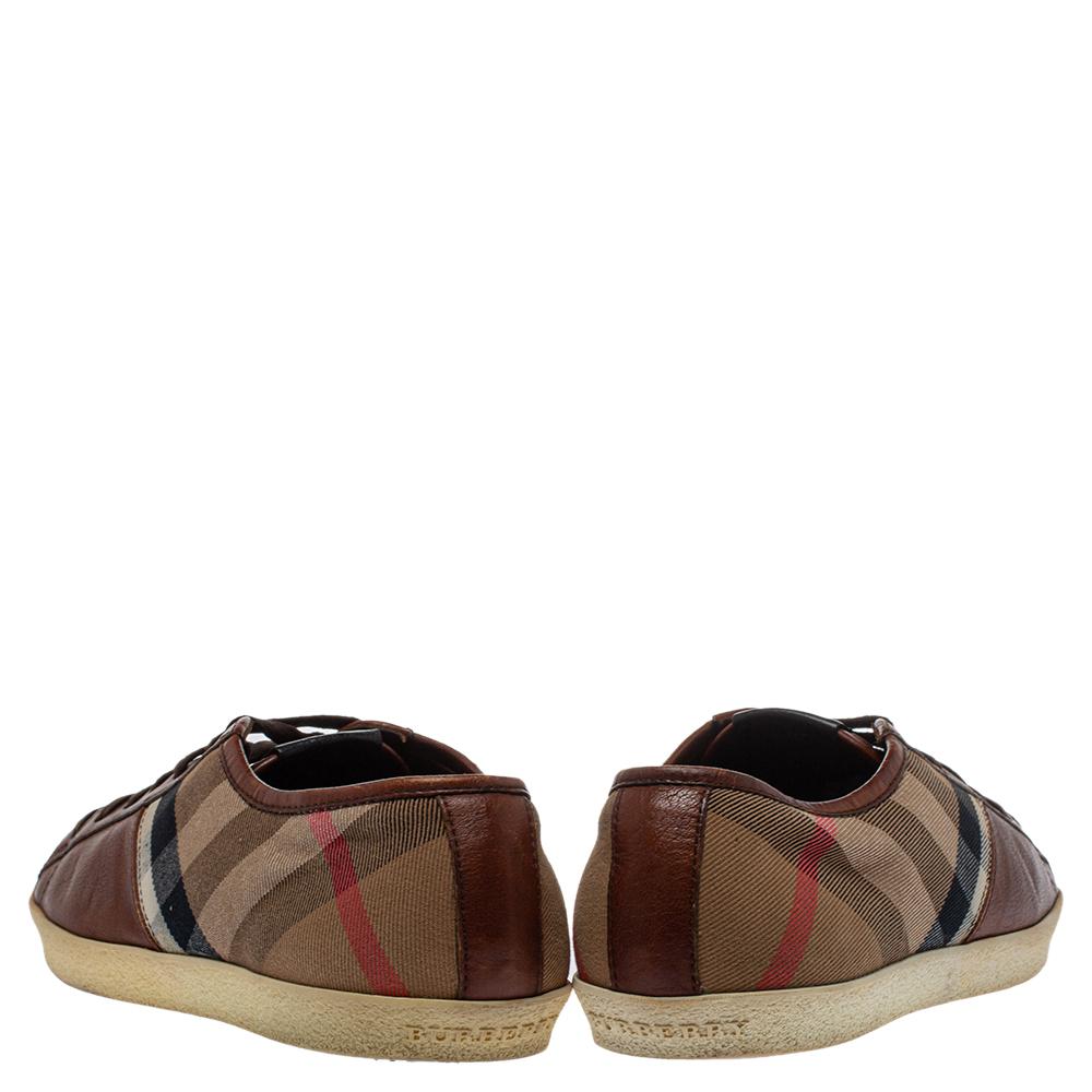 Burberry Brown Leather And Nova Check Canvas Low Top Sneakers Size 43 In Good Condition For Sale In Dubai, Al Qouz 2