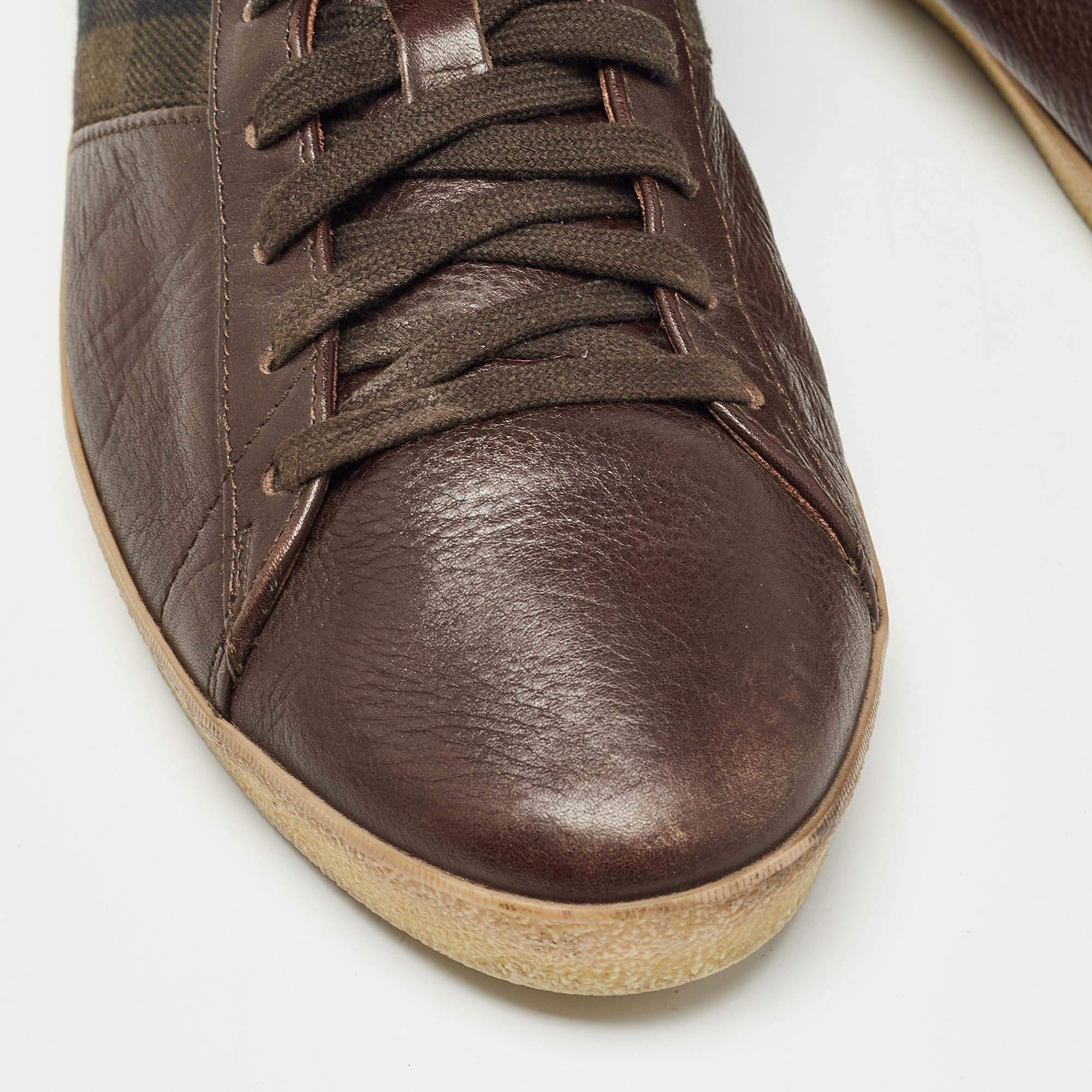 Burberry Brown Leather and Nova Check Canvas Low Top Sneakers Size 44 For Sale 2