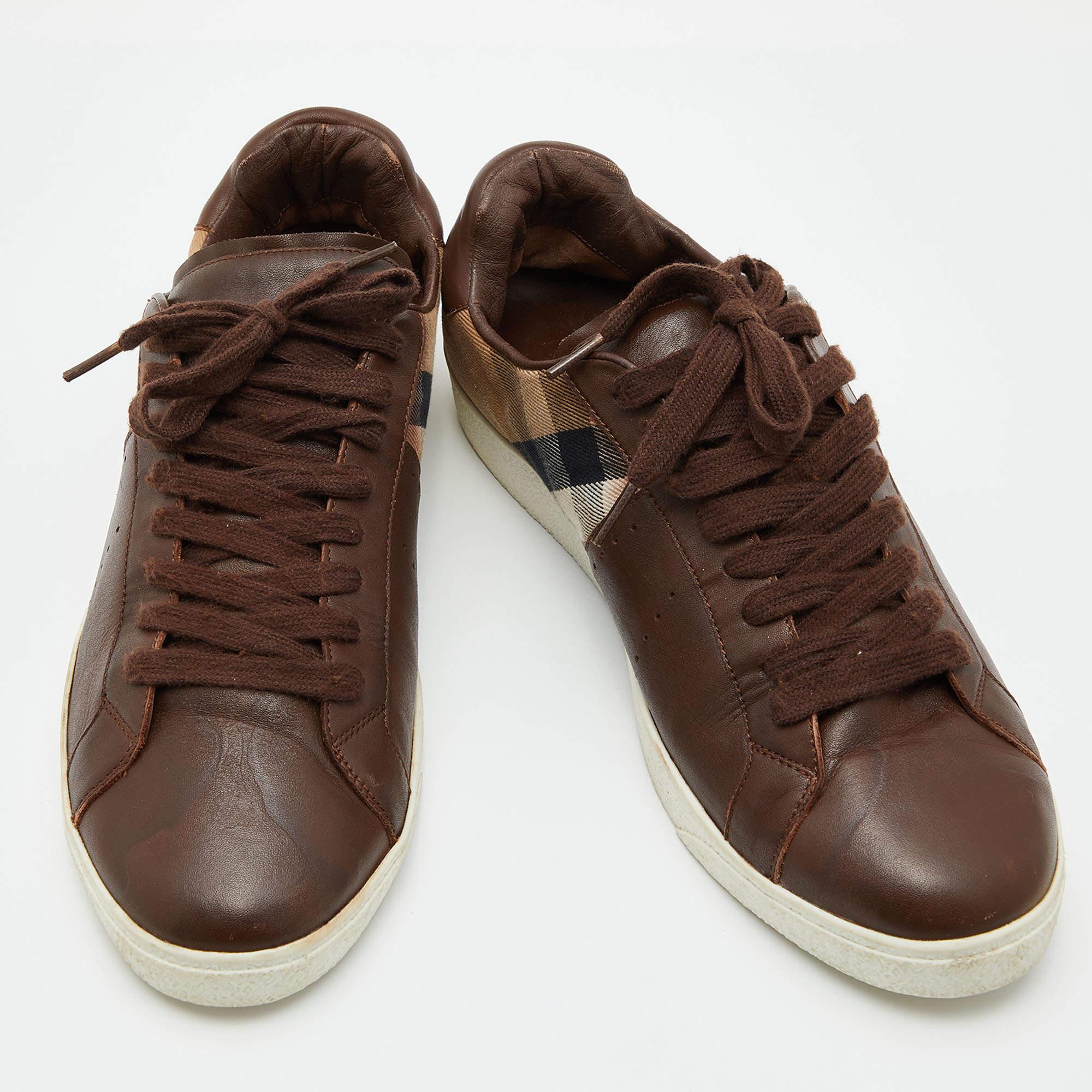 Give your outfit a luxe update with this pair of Burberry sneakers. The creation is sewn perfectly to help you make a statement in them for a long time.

