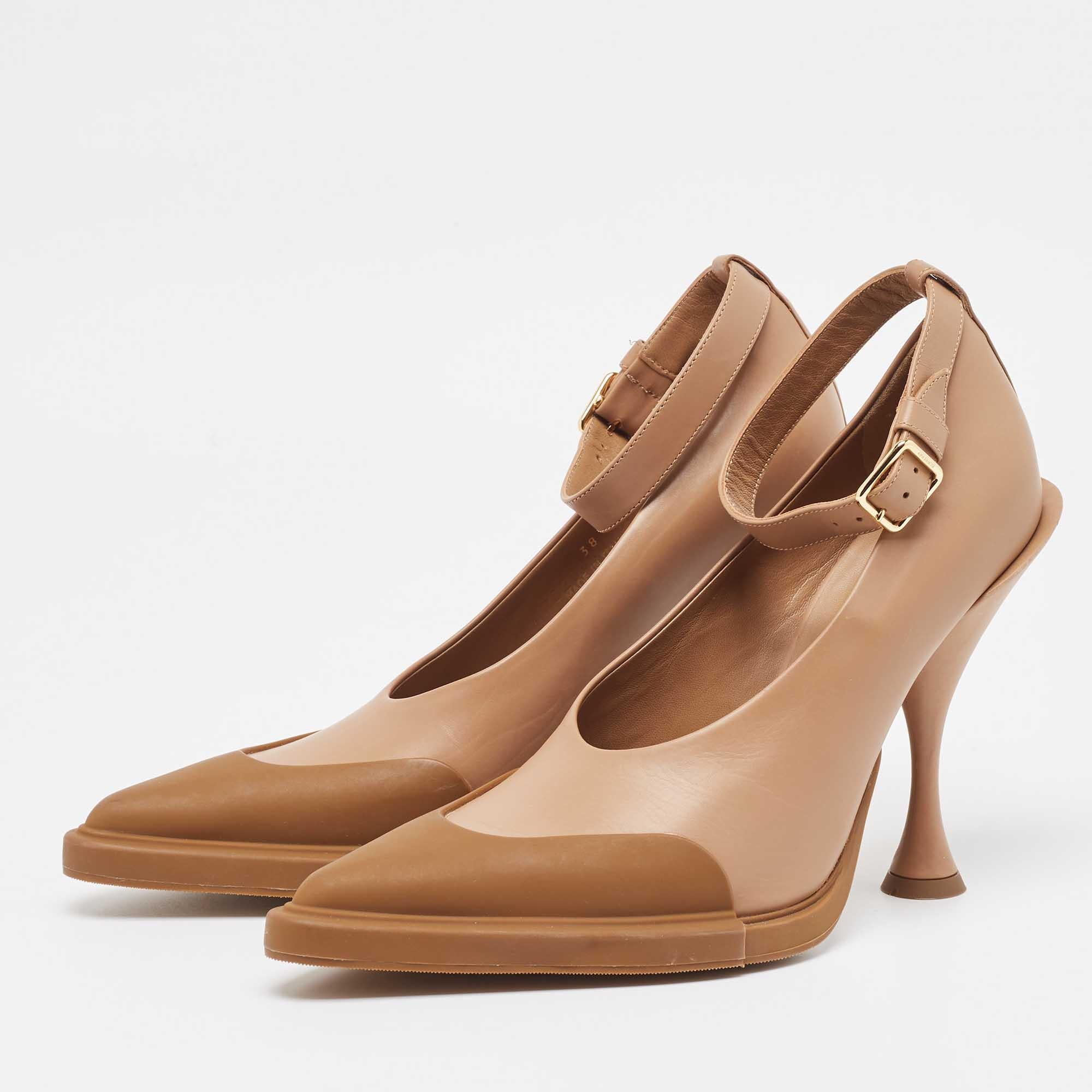 The Evan pumps by Burberry define the label’s elegant charm and unique aesthetics. They are skillfully crafted from leather and rubber in a brown shade and characterized by luxe cuts, sculptural details, and a durable build.

