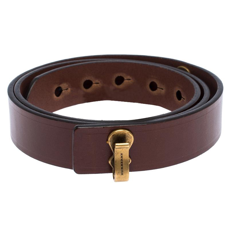 This Burberry Ashmore belt is absolutely fabulous. The amazing brown leather belt shines with its gold-tone hardware in the form of the engraved lock. On the backside is the embossed name of the brand. The belt is classic, stylish and perfect for