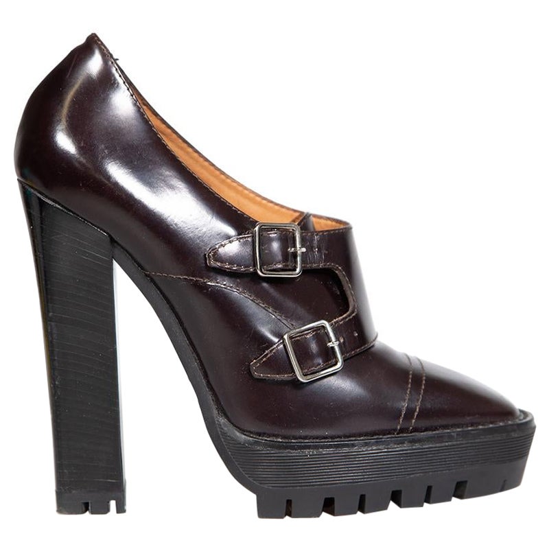 Burberry Botas de plataforma con hebilla de piel marrón talla IT 38