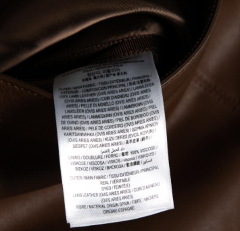 Burberry Falda lápiz midi de piel marrón con doble cremallera XS en venta 3