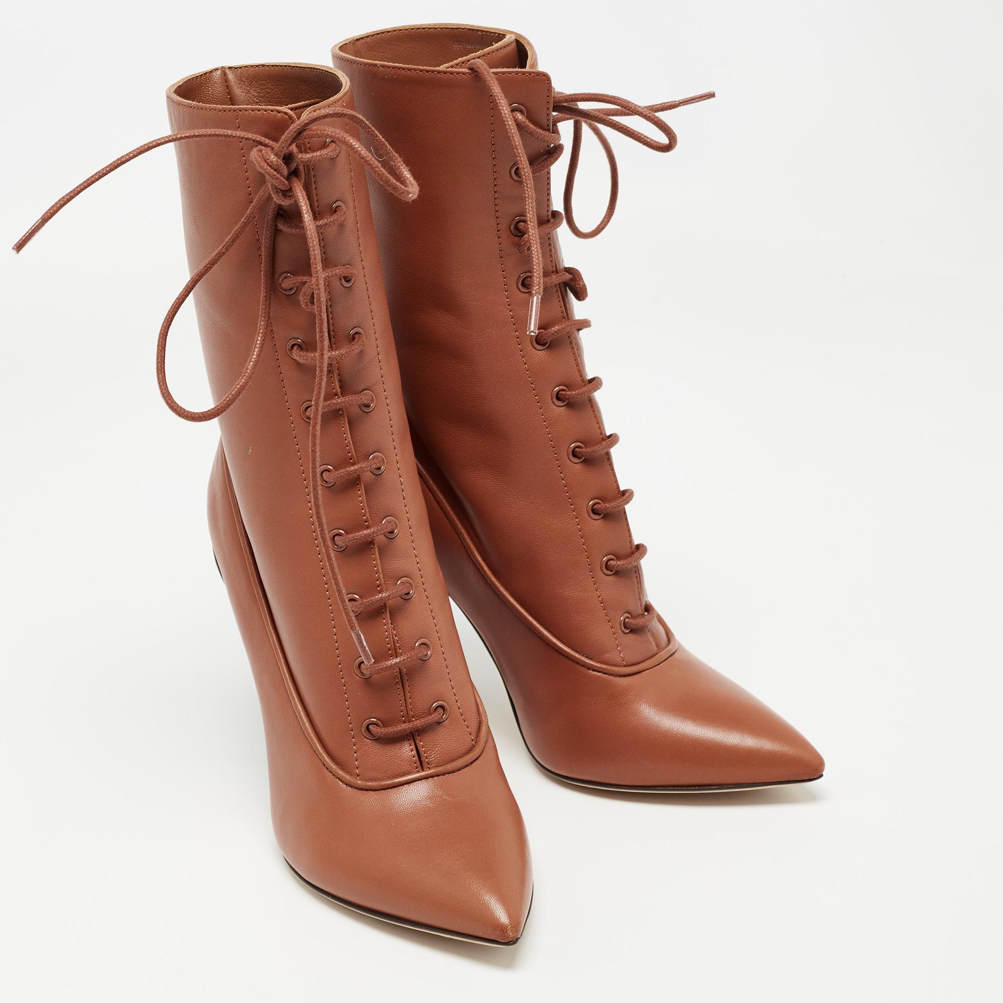 Burberry Botines de piel marrón con cordones talla 36 en Bueno estado para la venta en Dubai, Al Qouz 2