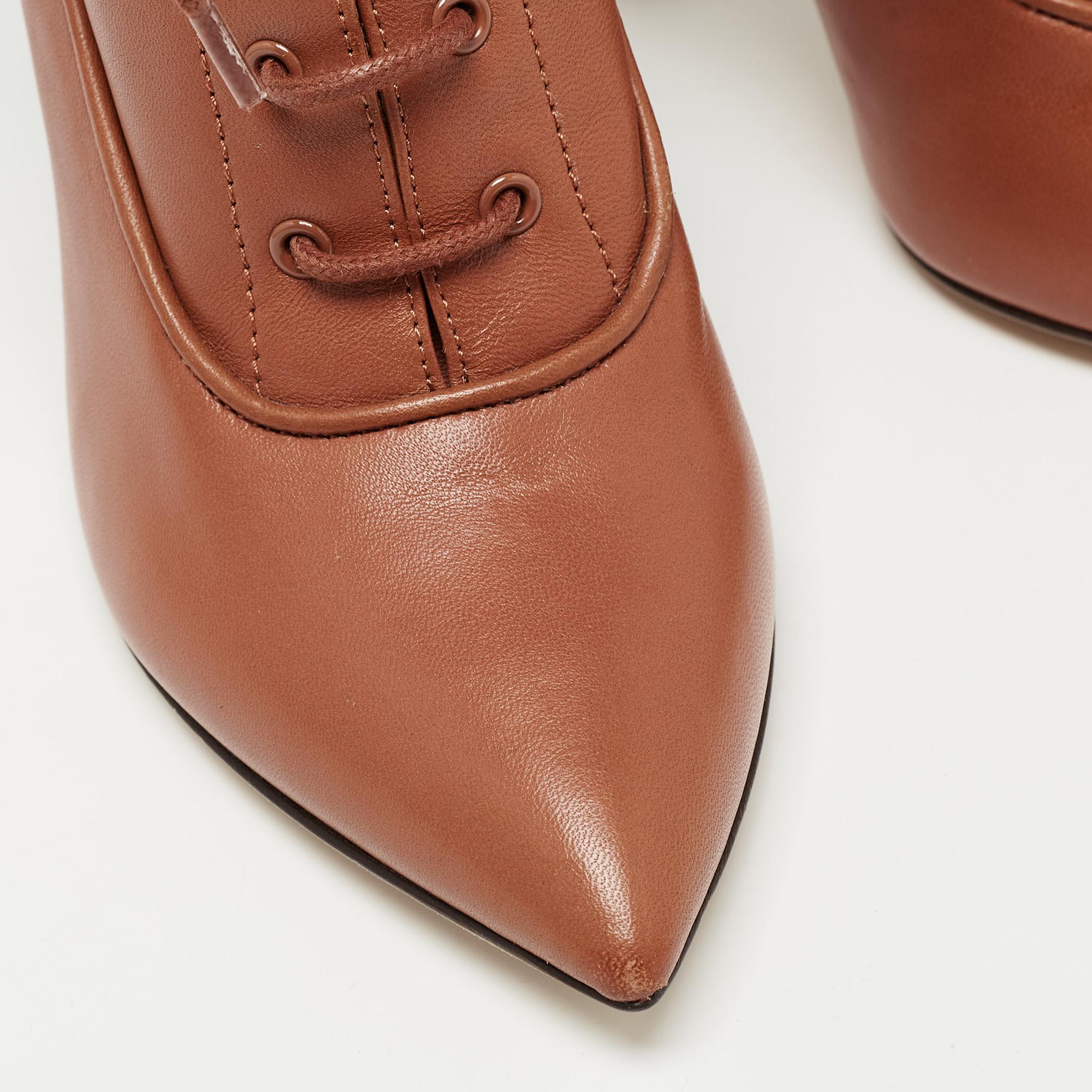 Burberry Botines de piel marrón con cordones talla 36 en venta 2