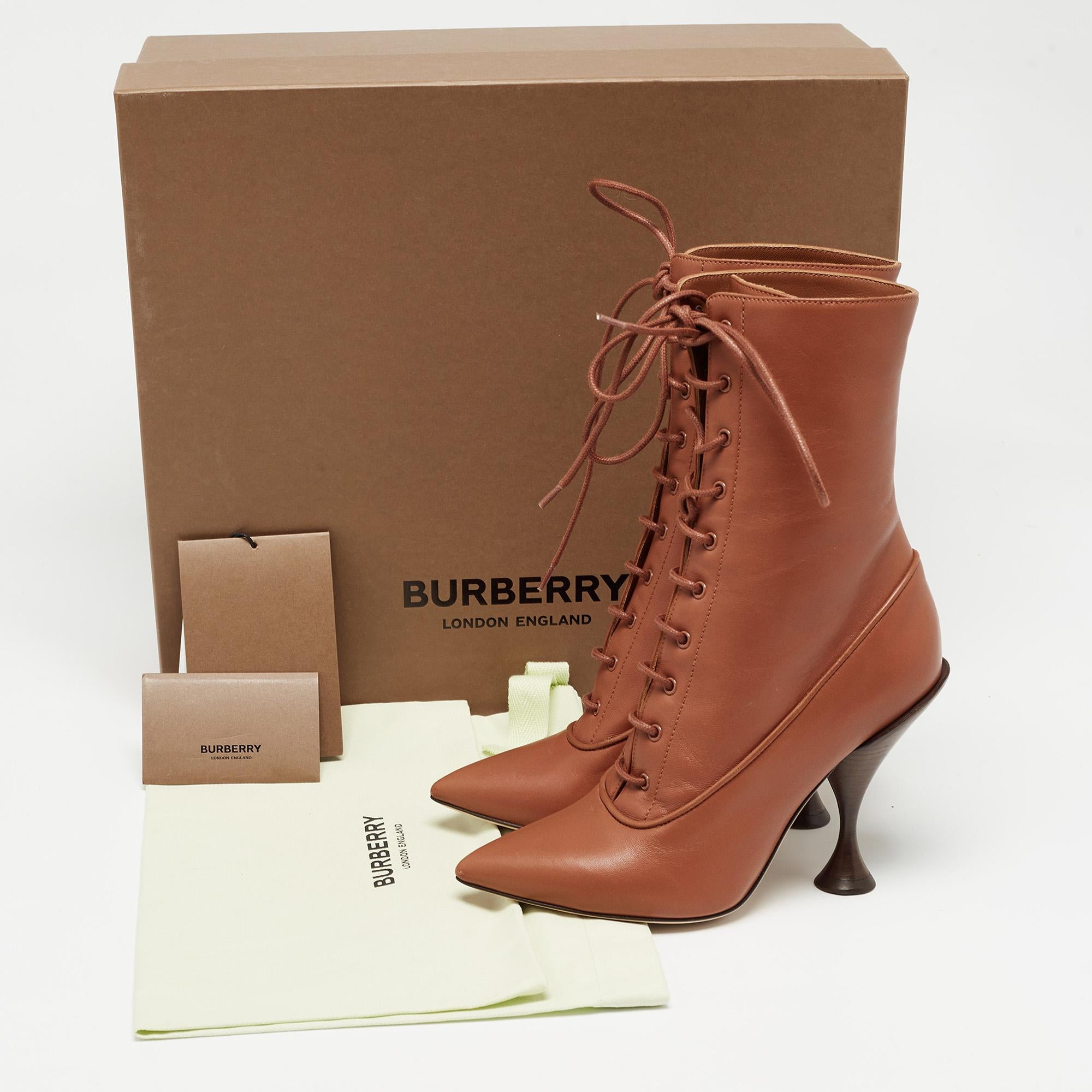 Burberry Botines de piel marrón con cordones talla 36 en venta 4