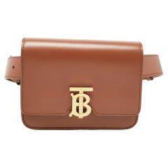 Burberry - Mini sac ceinture TB en cuir marron