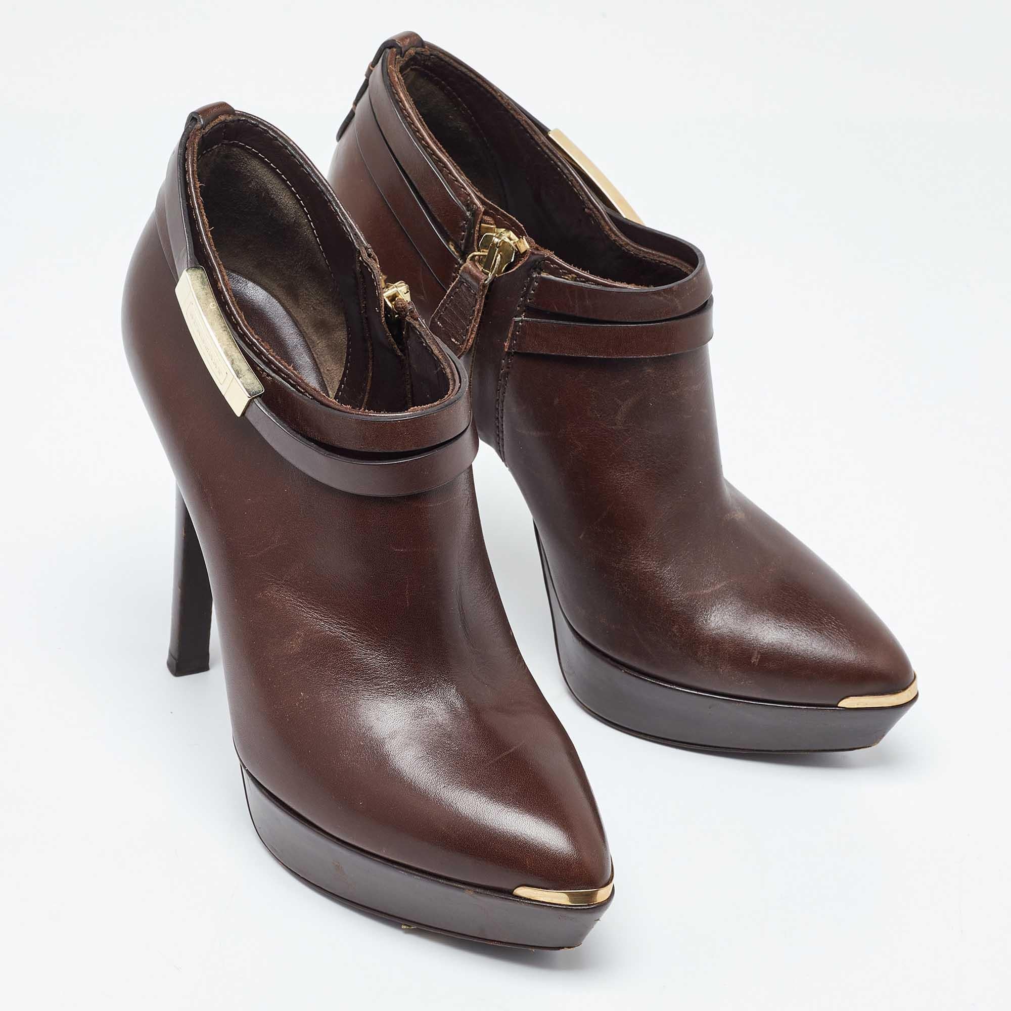 Burberry Brown Leder Plateaustiefeletten Größe 36 im Zustand „Gut“ im Angebot in Dubai, Al Qouz 2
