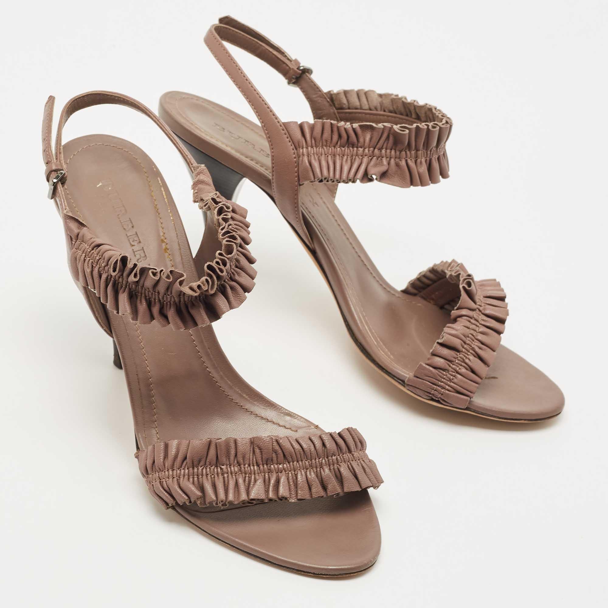 Burberry - Sandali con cinturino alla caviglia con volant in pelle marrone Taglia 39 In condizioni discrete a Dubai, Al Qouz 2