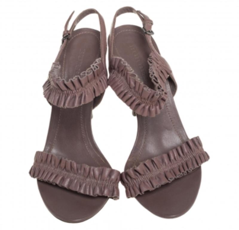Gray Burberry Brown Leather Ruffle Sandals Size 37 For Sale