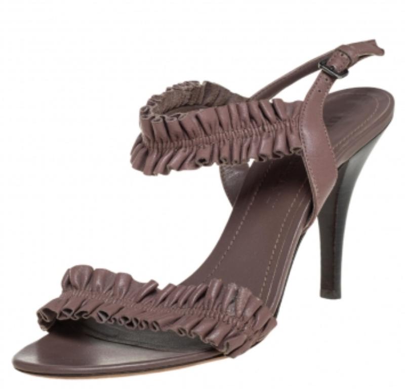 Burberry Brown Leather Ruffle Sandals Size 37 For Sale 1