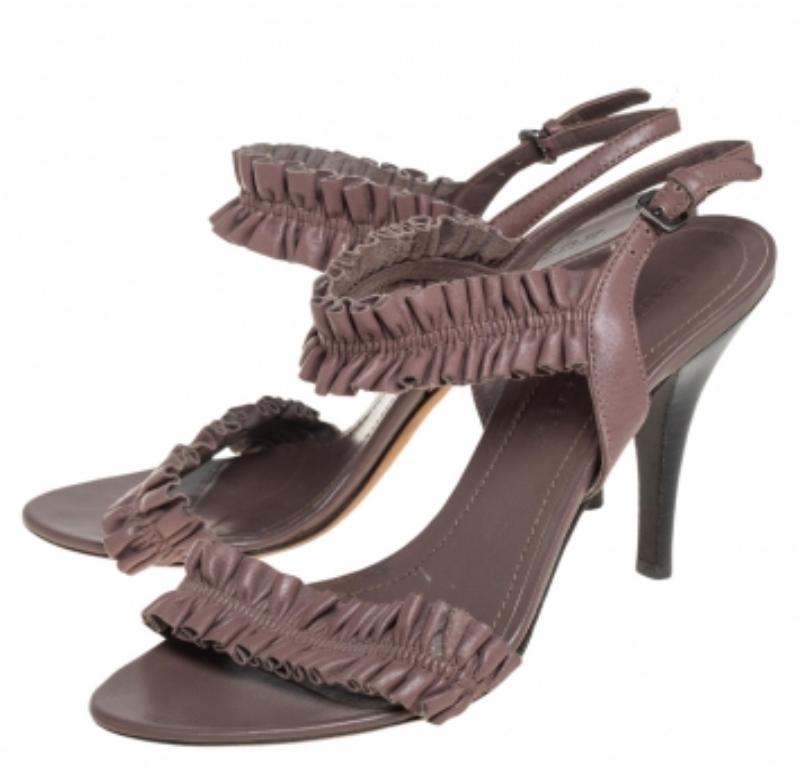 Burberry Brown Leather Ruffle Sandals Size 37 For Sale 2