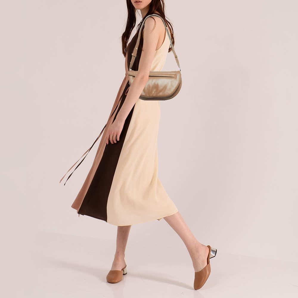 Burberry - Petit sac à bandoulière en cuir marron Olympia Excellent état - En vente à Dubai, Al Qouz 2