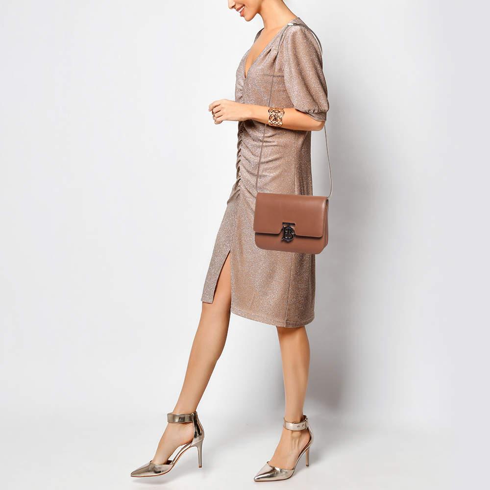 For a look that is complete with style taste and a touch of luxe this designer bag is the perfect addition. Flaunt this beauty on your shoulder and revel in the taste of luxury it leaves you with.