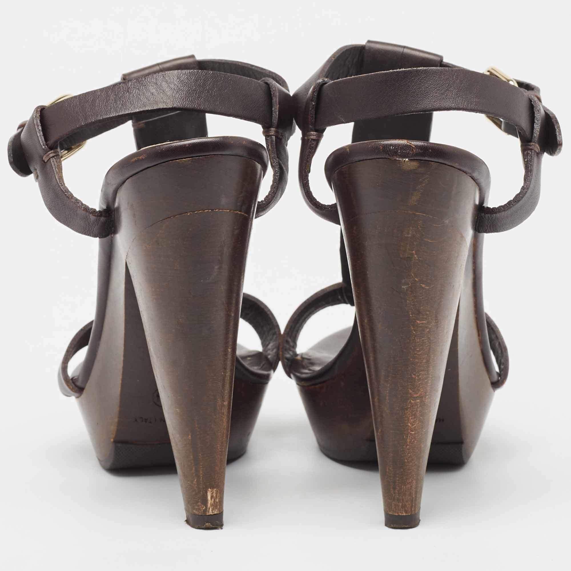 De las mujeres Sandalias con correa en el tobillo y plataforma con barra en T de piel marrón de Burberry talla 37,5 en venta