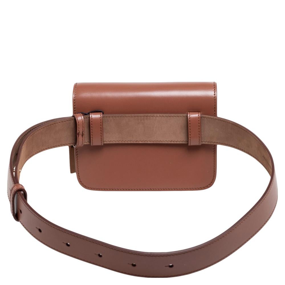 Now carry your belongings in style with this Burberry belt bag! Designed from leather on the exterior, it is accentuated with a gold-tone Thomas Burberry monogram. Lined with leather, the snap-closure reveals a well-sized interior.

Includes:
