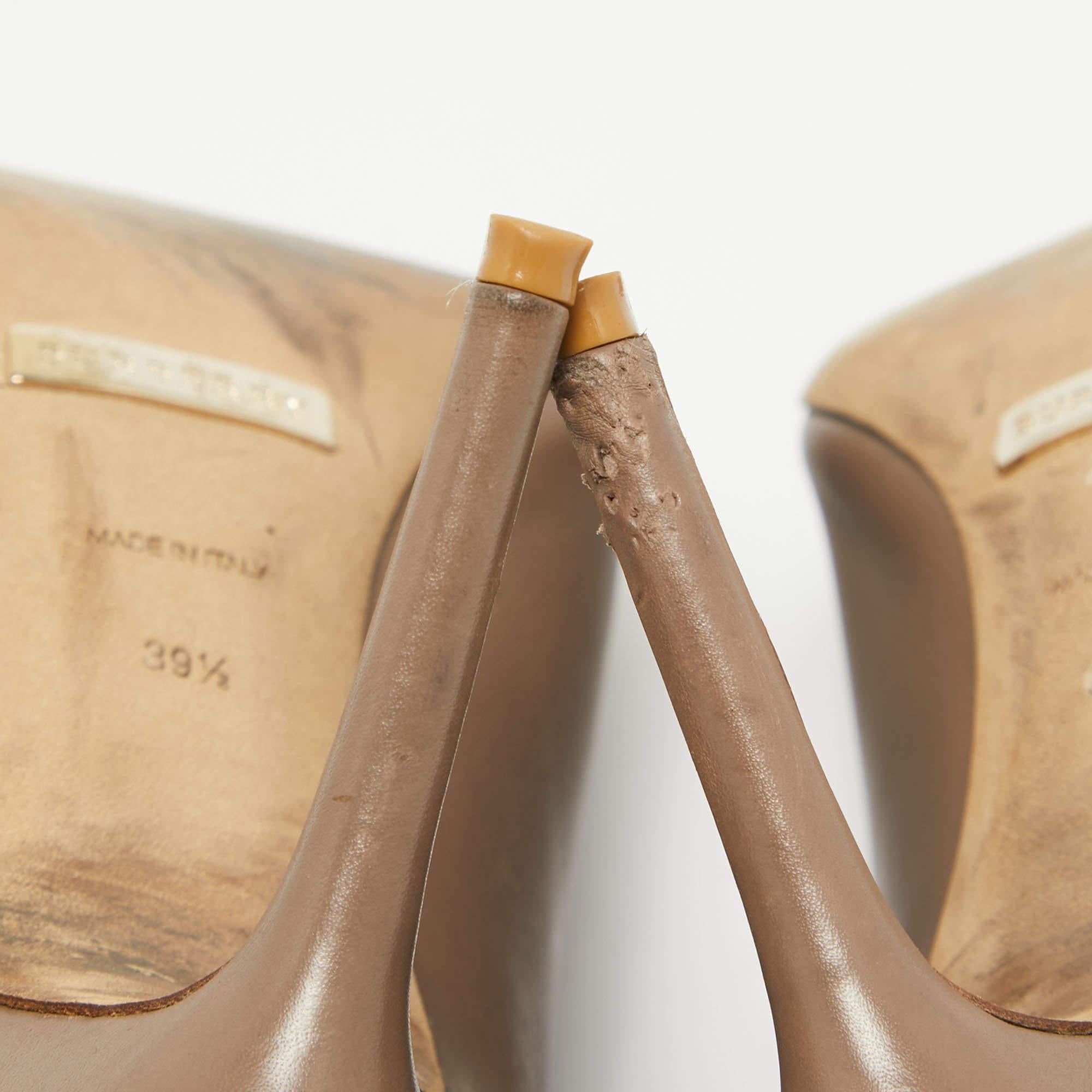Burberry Bottines zippées en cuir Brown Taille 39.5 en vente 1