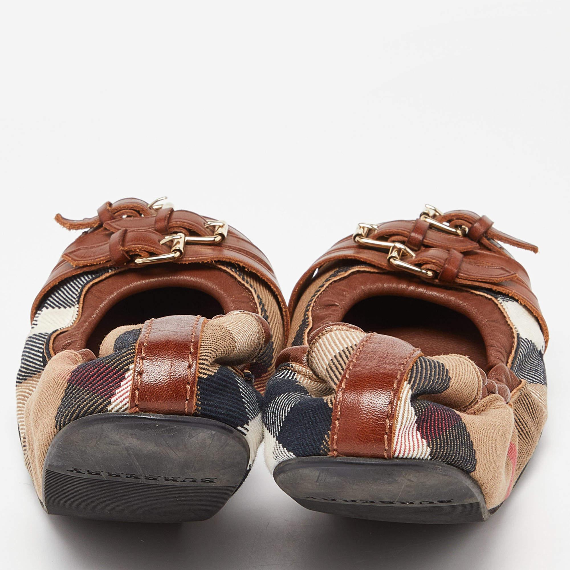 Burberry Brown Nova Check Canvas and Leather Buckle Detail Scrunch Ballet Flats  For Sale 2