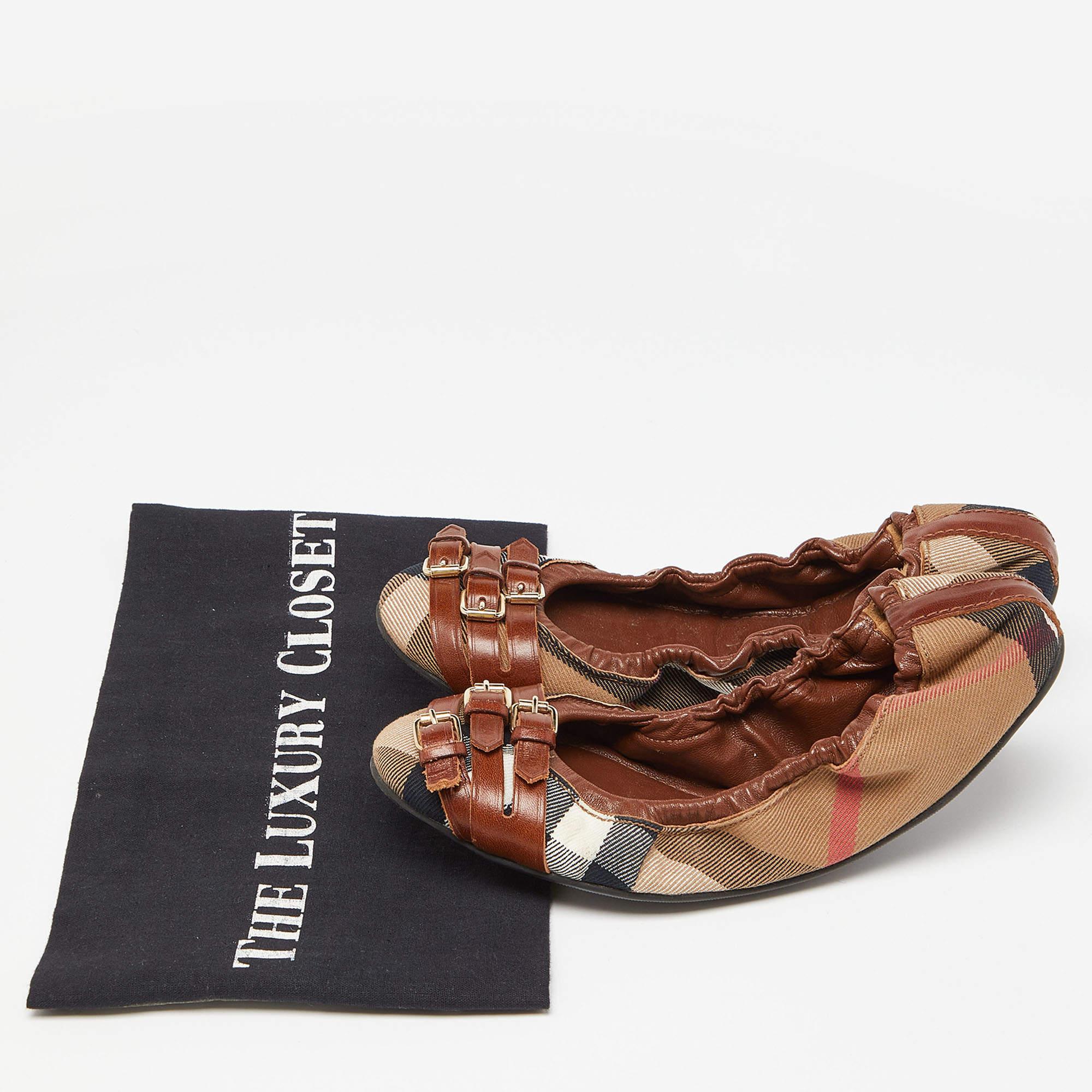Burberry Brown Nova Check Canvas and Leather Buckle Detail Scrunch Ballet Flats  For Sale 5