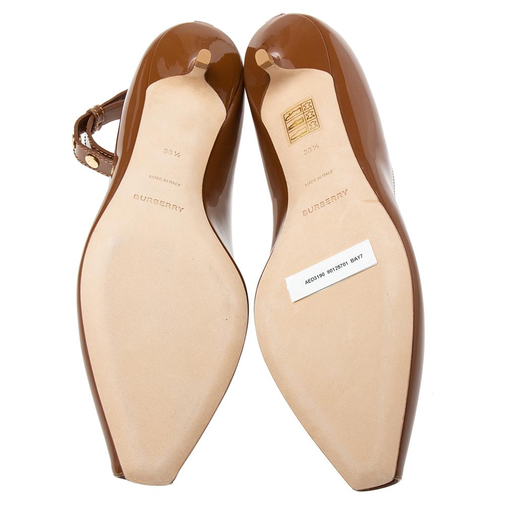 Burberry Brown Patent Leather Peep-Toe Ankle Cuff Kitten Heel Pumps Size 38.5 In New Condition In Dubai, Al Qouz 2