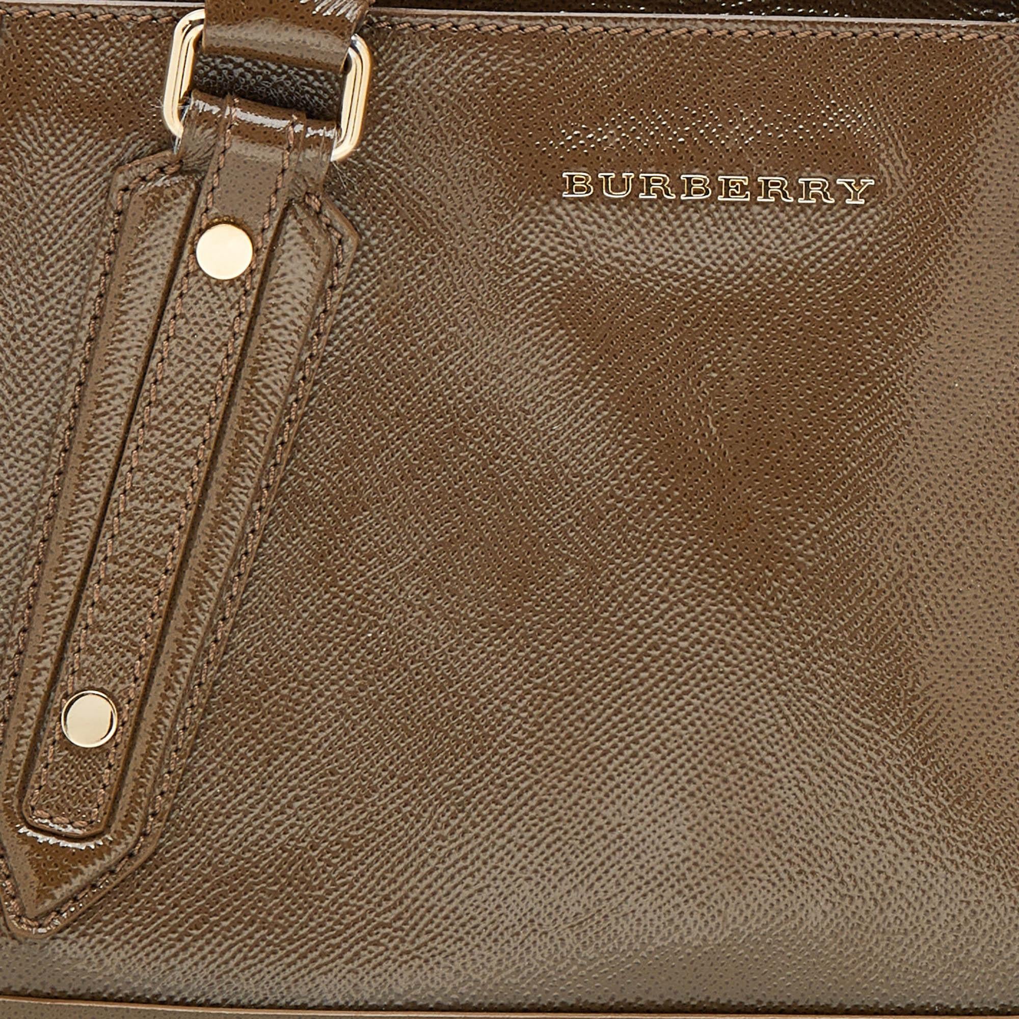 Burberry Brown Patent Leather Somerford Convertible Tote For Sale 3
