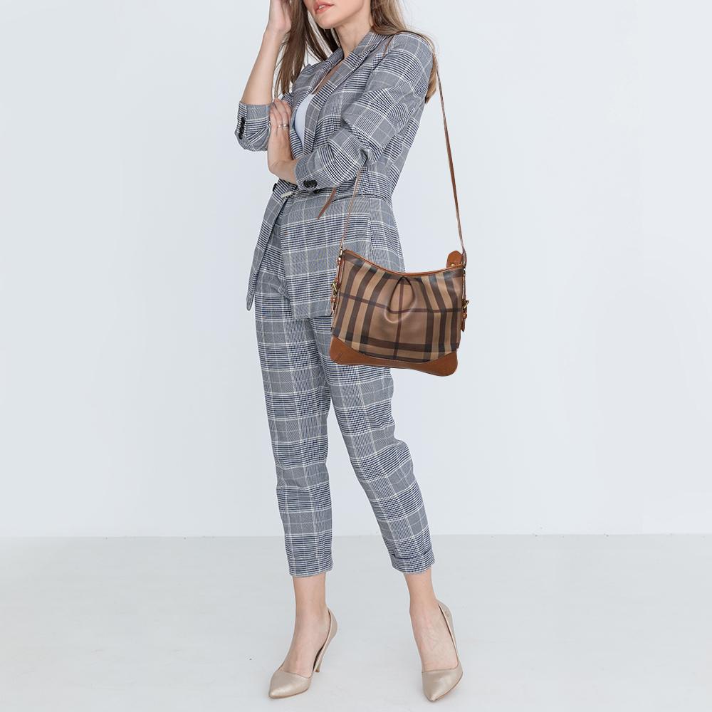 This Hartham crossbody bag features a signature Smoke Check PVC body with leather trims. The bag is equipped with bronze-tone hardware and a canvas interior for storing all of your daily essentials. A practical everyday bag, this Burberry creation