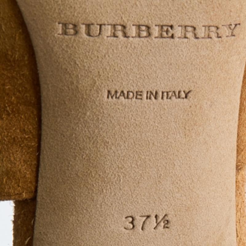 Sandales en daim de Burberry Taille 37.5 Bon état - En vente à Dubai, Al Qouz 2