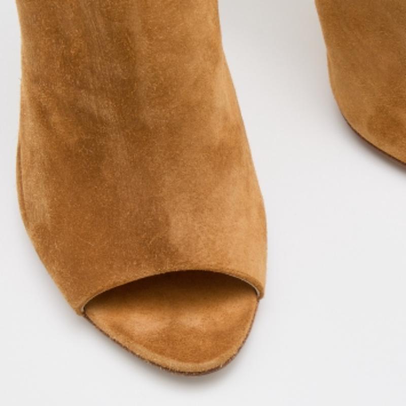 Sandales en daim de Burberry Taille 37.5 en vente 2