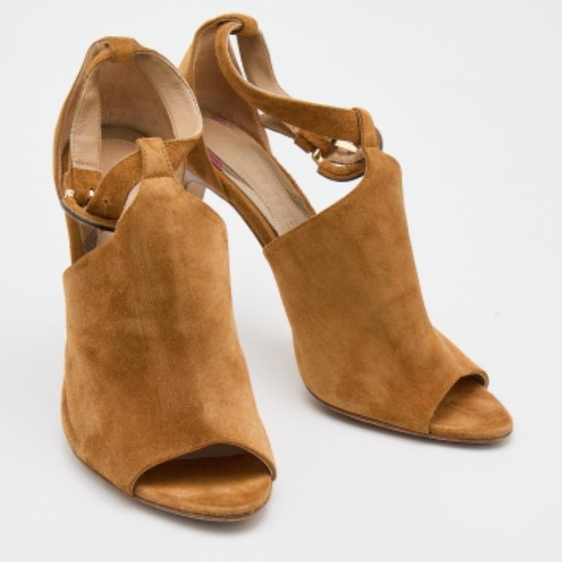 Sandales en daim de Burberry Taille 37.5 en vente 3