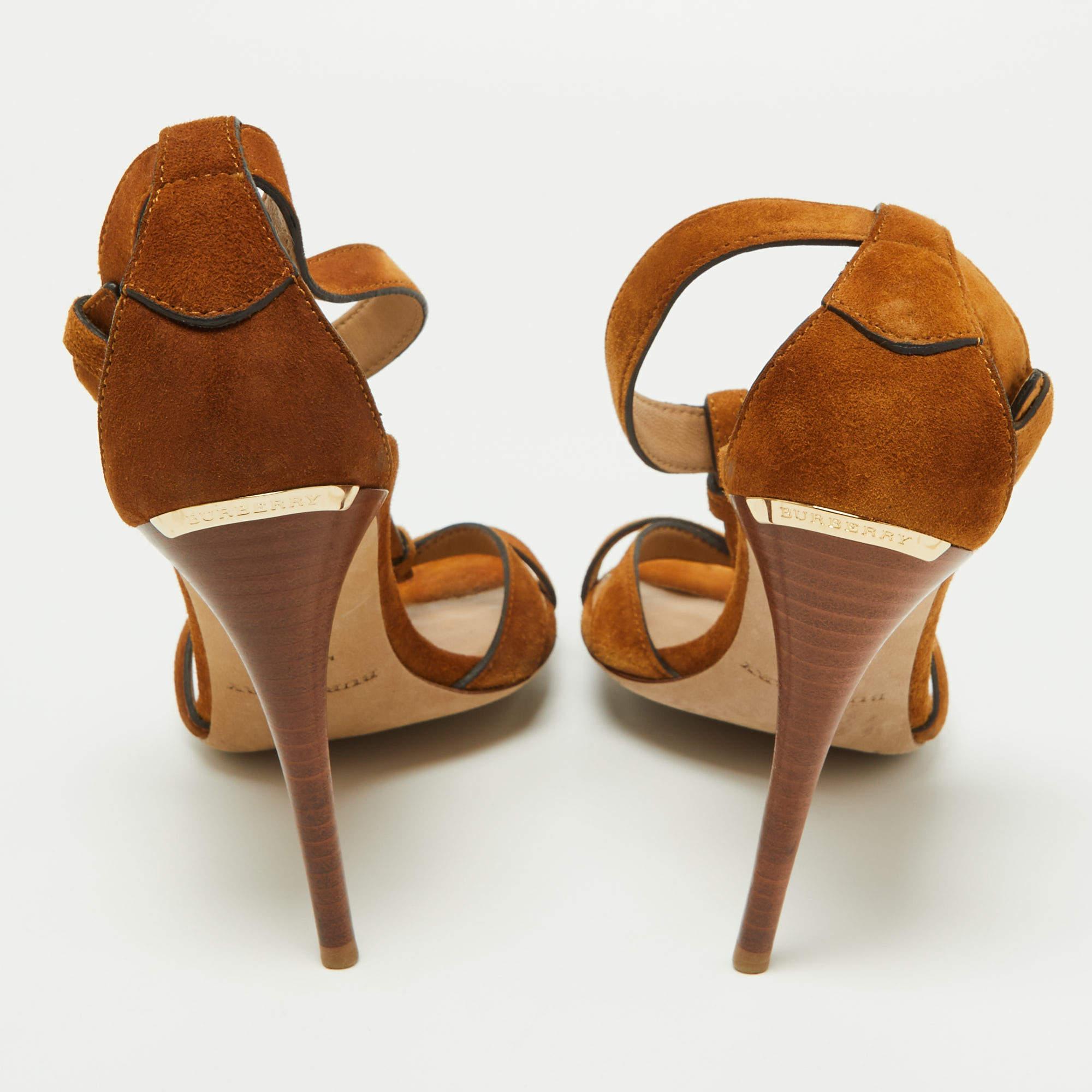 Burberry Brown Suede Ankle Strap Sandals Size 39 In Good Condition For Sale In Dubai, Al Qouz 2