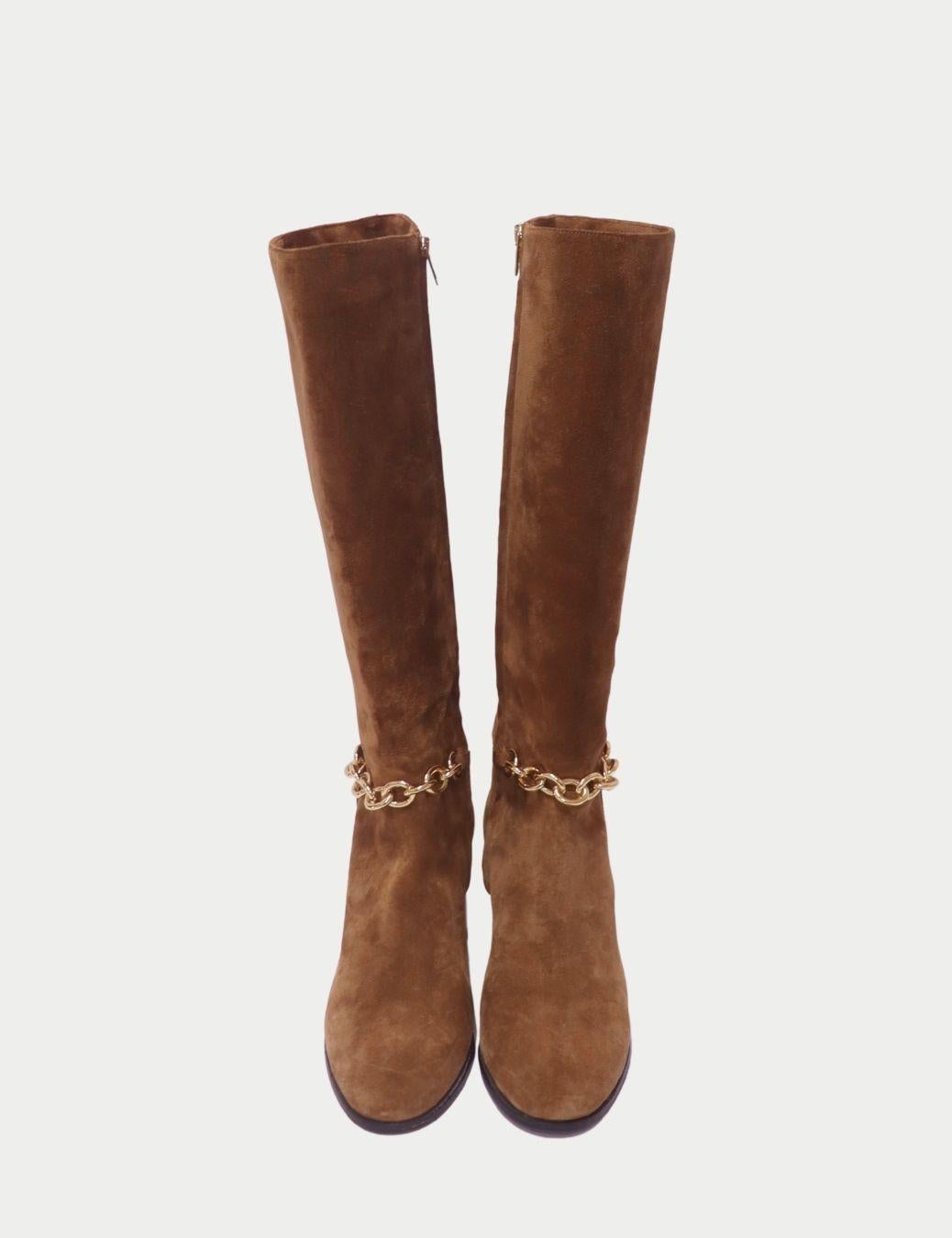 Burberry Botas a media caña de ante marrón con detalle de cadena dorada - UE 40 en Excelente estado para la venta en Amman, JO