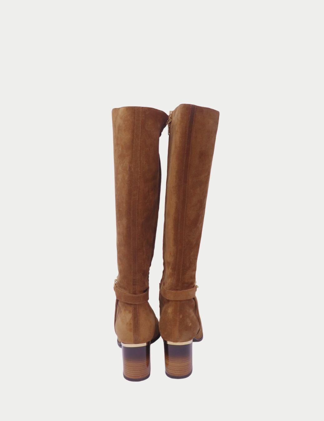 De las mujeres Burberry Botas a media caña de ante marrón con detalle de cadena dorada - UE 40 en venta