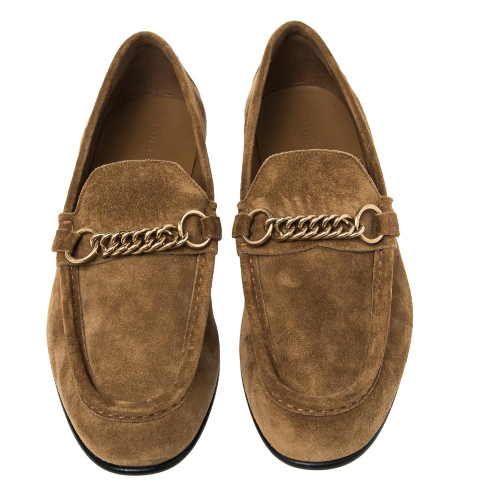Combine style and simplicity by wearing these Solway loafers from the House of Burberry. They are designed using brown suede on the exterior with a gold-toned chain detail perched on the vamps. They are made in a slip-on style. Exude elegance as you