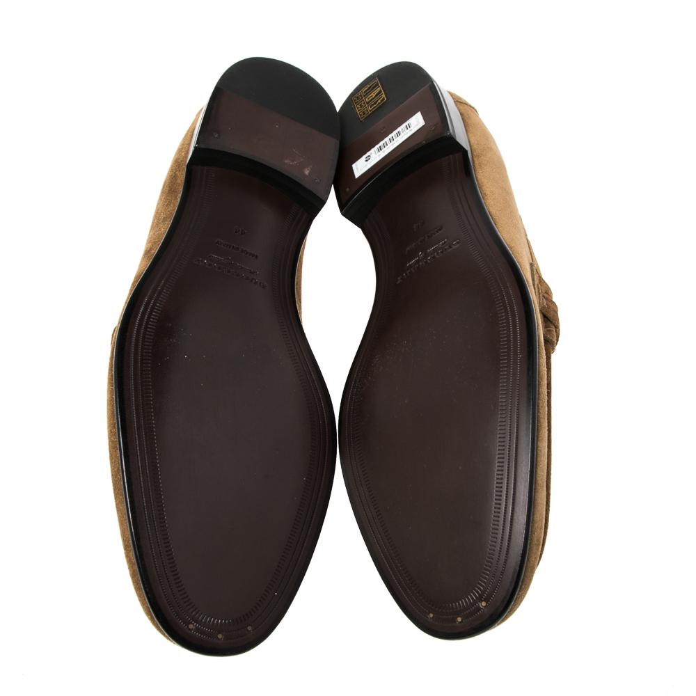 Burberry Brown Suede Solway Chain Detail Slip On Loafers Size 44 In Excellent Condition In Dubai, Al Qouz 2