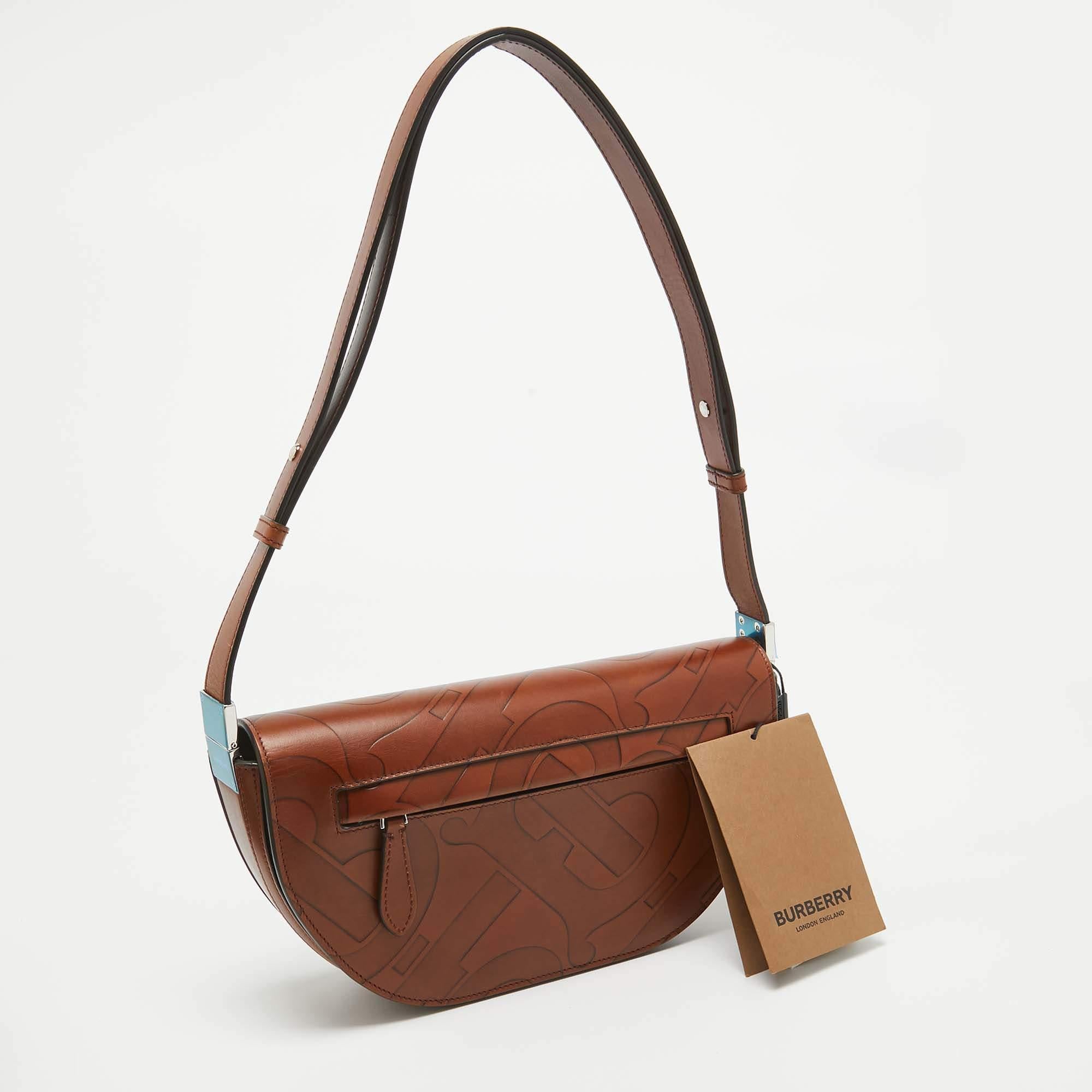 Marron Burberry - Petit sac à bandoulière Olympia en cuir gaufré marron TB en vente