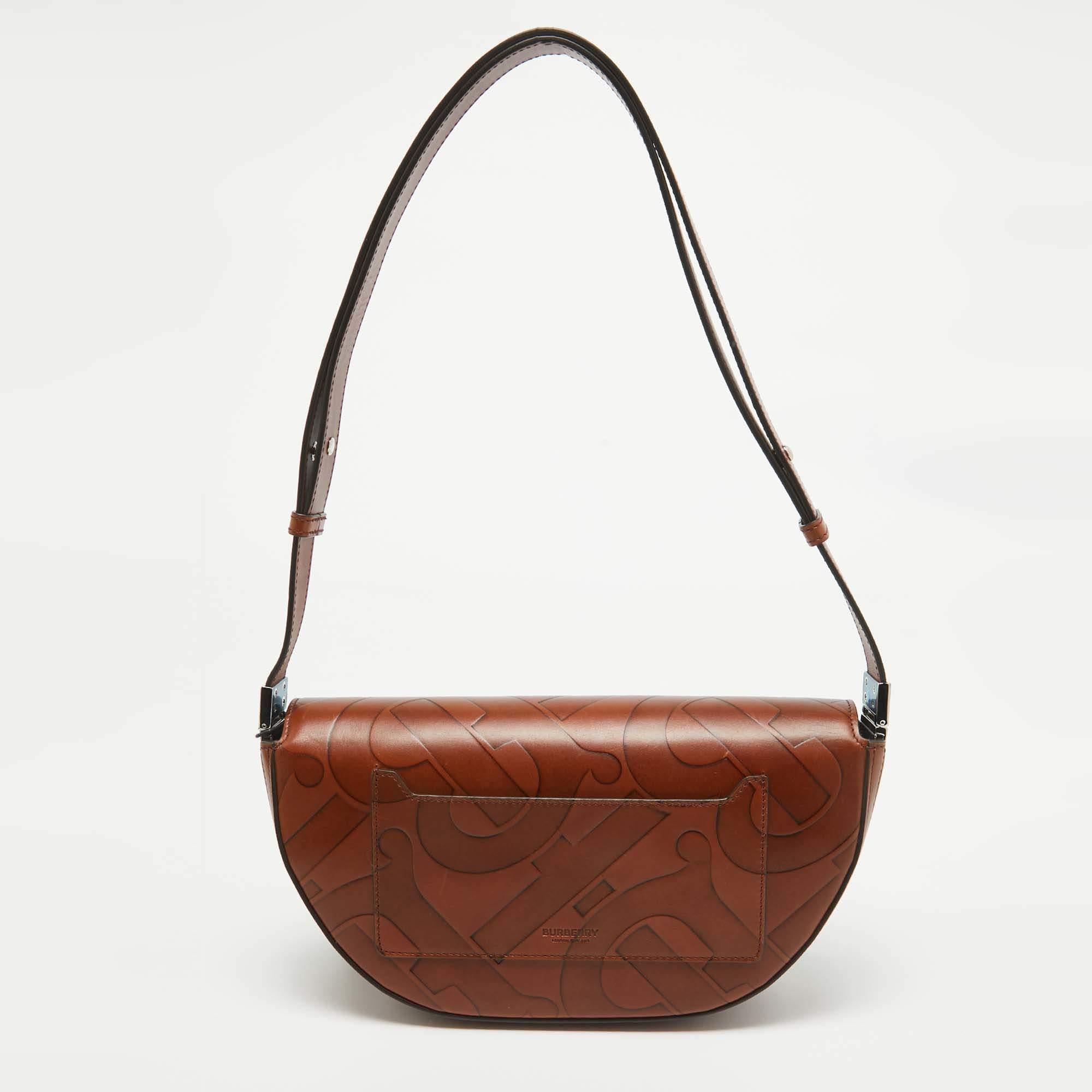 Burberry - Petit sac à bandoulière Olympia en cuir gaufré marron TB Excellent état - En vente à Dubai, Al Qouz 2