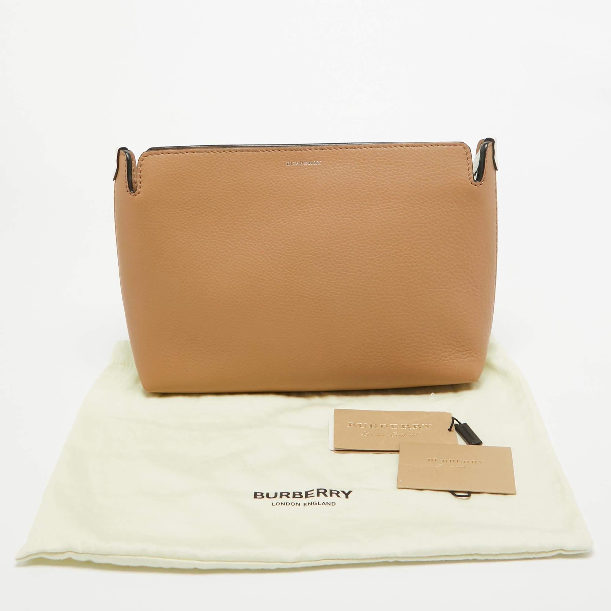 Burberry Bicolor Clutch aus braunem/weißem Leder im Angebot 1