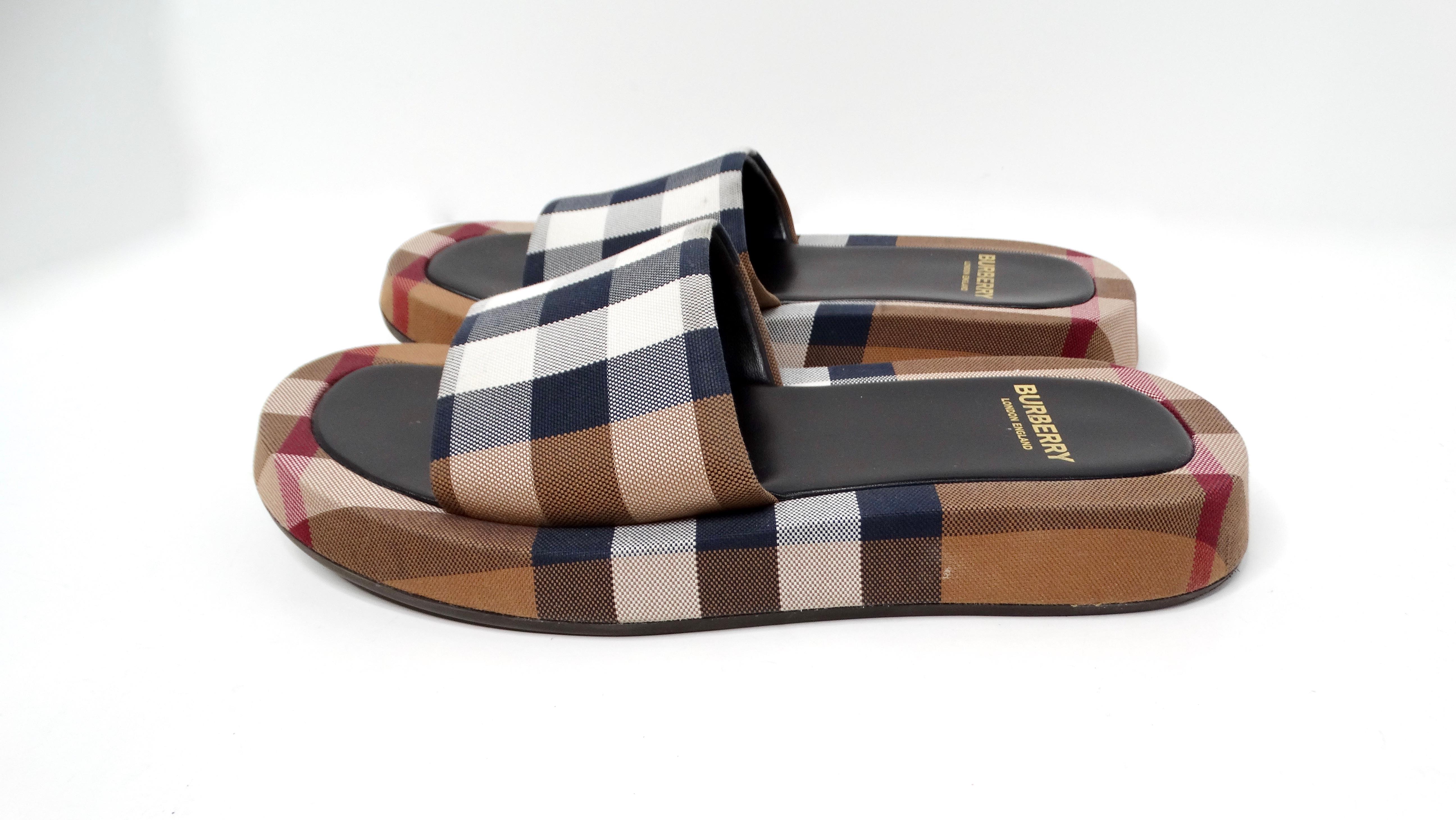 Burberry Buckingham Check Platform Slide Sandals (Sandales à plateforme) en vente 1
