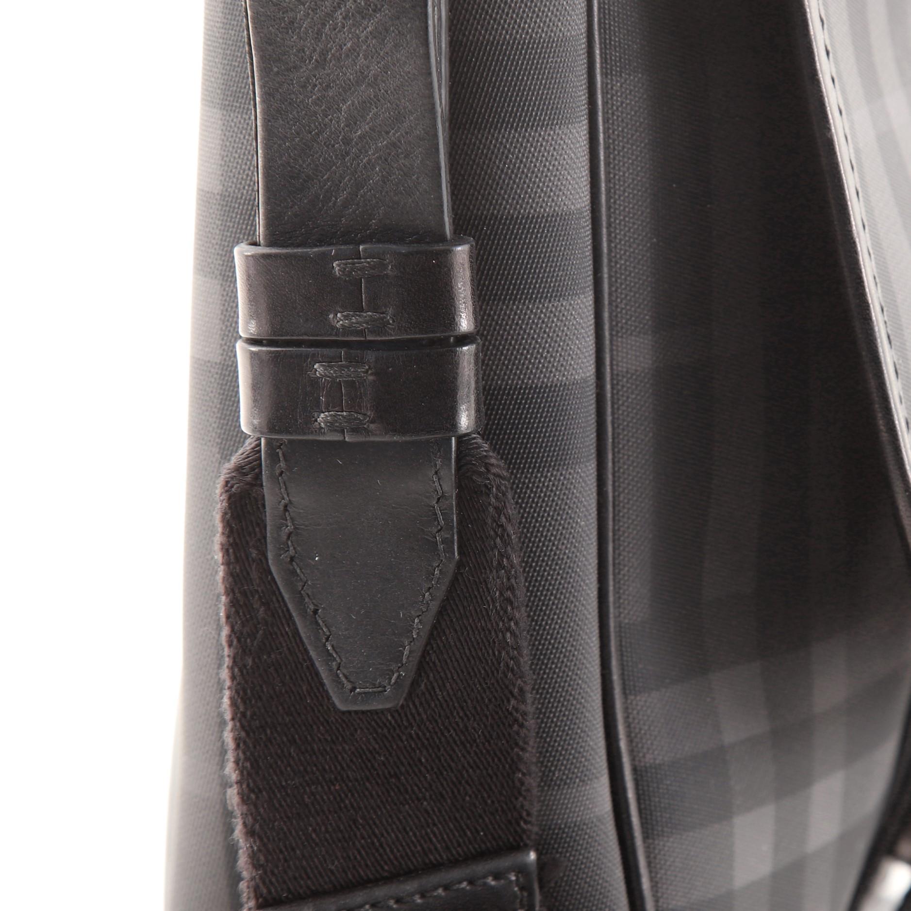 Burberry Messenger Bag Smoked Check aus Segeltuch mit Schnalle und Klappe 1