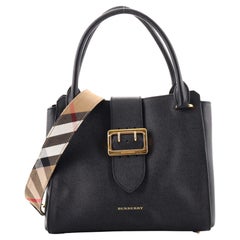 Burberry Tragetasche aus Leder mit Schnalle Medium