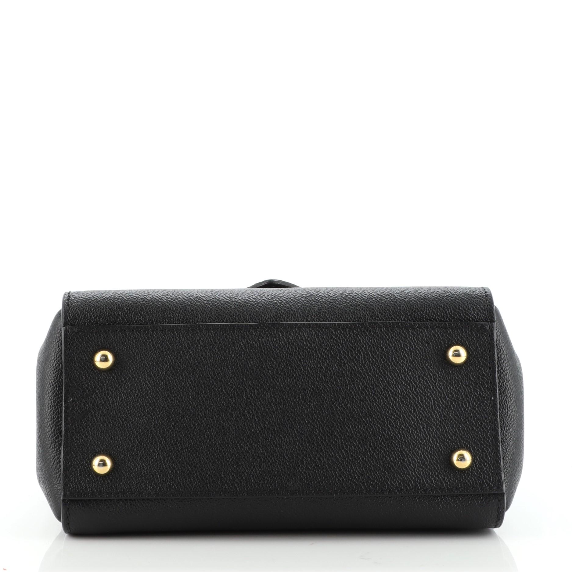 Tote aus Leder mit Burberry-Schnalle im Zustand „Gut“ in NY, NY