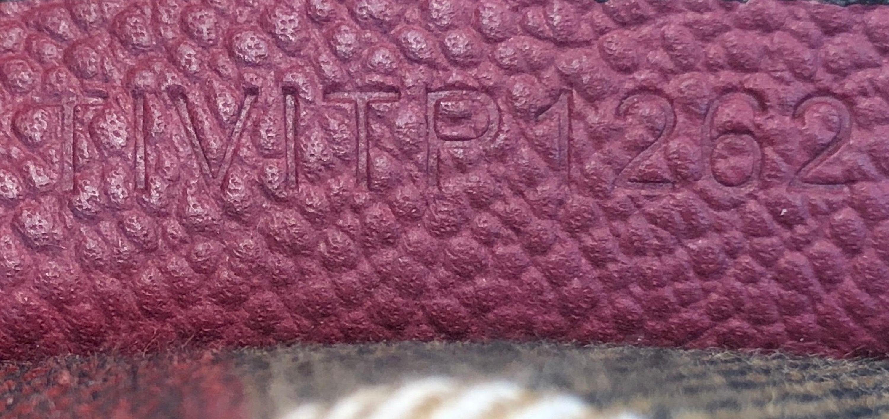 Burberry Buckle Tote Leather Small In Good Condition In NY, NY