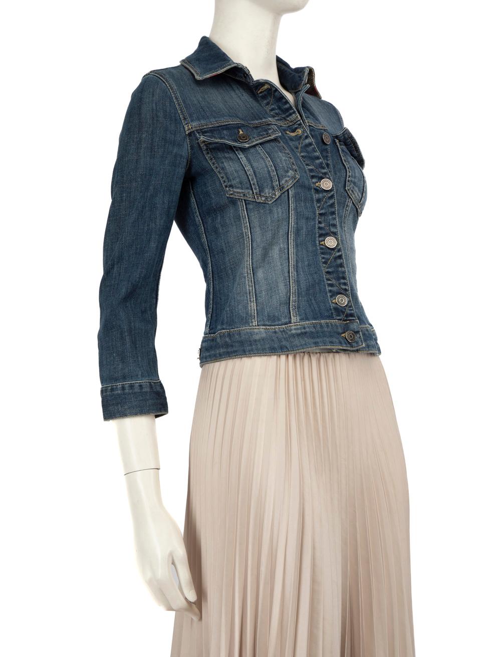 CONDITION is Very good. Minimal wear to the jacket is evident. There is a small mark on the front right shoulder. The hardware detail on the back near the hem has scratches and is slightly tarnished on this used Burberry Brit designer resale item.
