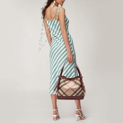 Tote Canterbury in PVC e pelle verniciata di Burberry, colore beige e bordeaux.