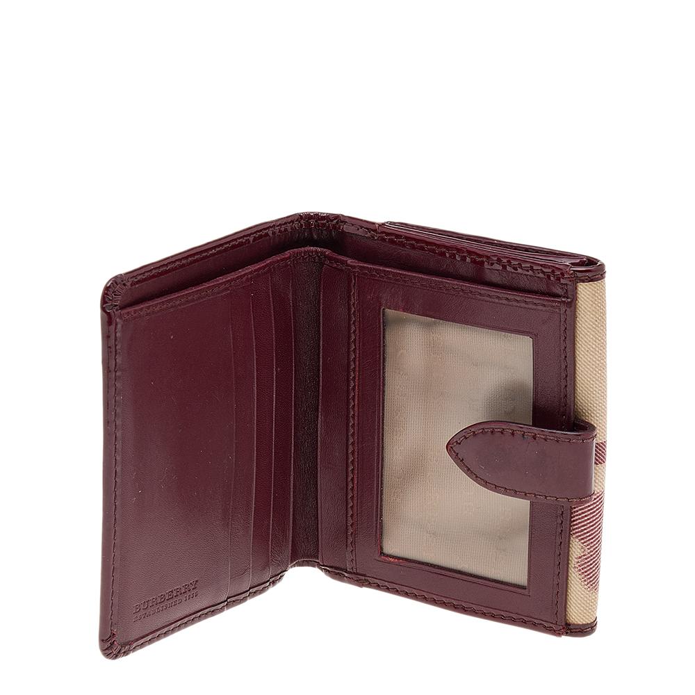 Burberry Burgundy/Beige Nova Check PVC And Patent Leather Heart Compact Wallet For Sale 2