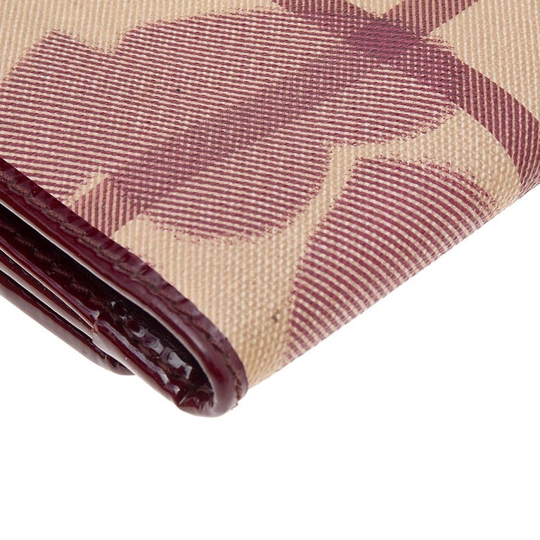 Burberry Burgundy/Beige Nova Check PVC And Patent Leather Heart Compact  Wallet For Sale at 1stDibs